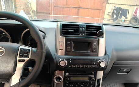 Toyota Land Cruiser Prado 150 рестайлинг 2, 2010 год, 2 650 000 рублей, 1 фотография