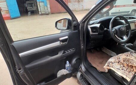 Toyota Hilux VIII, 2020 год, 4 300 000 рублей, 7 фотография