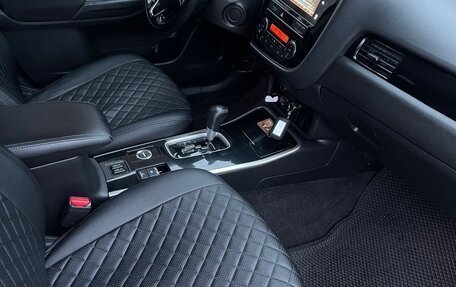 Mitsubishi Outlander III рестайлинг 3, 2019 год, 2 050 000 рублей, 6 фотография