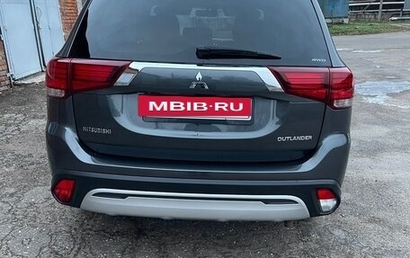 Mitsubishi Outlander III рестайлинг 3, 2019 год, 2 050 000 рублей, 5 фотография