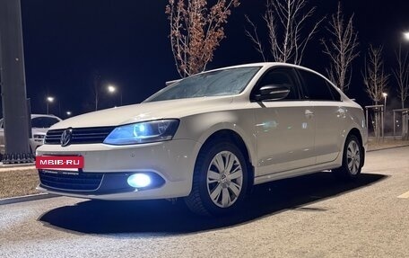 Volkswagen Jetta VI, 2014 год, 1 050 000 рублей, 4 фотография
