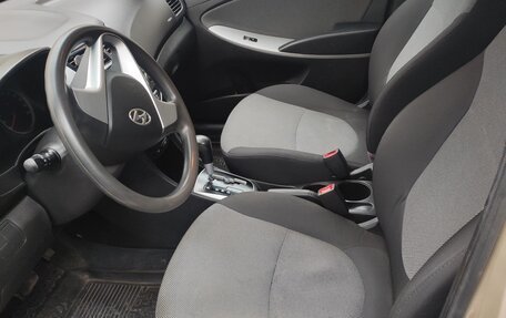 Hyundai Solaris II рестайлинг, 2013 год, 700 000 рублей, 13 фотография