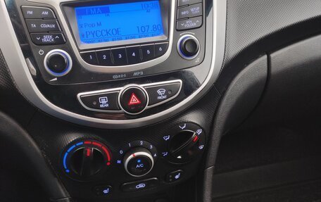 Hyundai Solaris II рестайлинг, 2013 год, 700 000 рублей, 12 фотография