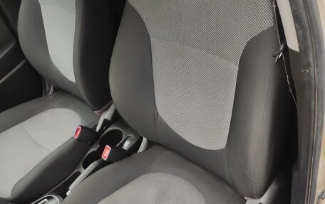 Hyundai Solaris II рестайлинг, 2013 год, 700 000 рублей, 14 фотография