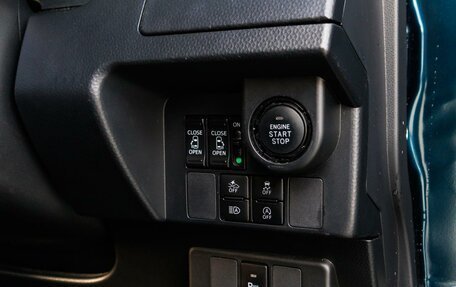 Toyota Roomy I, 2019 год, 1 329 000 рублей, 24 фотография