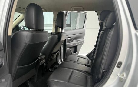 Mitsubishi Outlander III рестайлинг 3, 2014 год, 1 350 000 рублей, 10 фотография