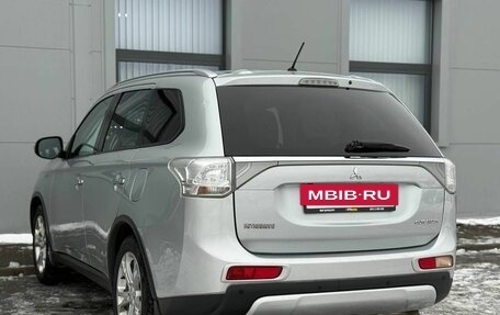Mitsubishi Outlander III рестайлинг 3, 2014 год, 1 350 000 рублей, 6 фотография