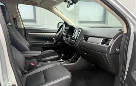 Mitsubishi Outlander III рестайлинг 3, 2014 год, 1 350 000 рублей, 11 фотография