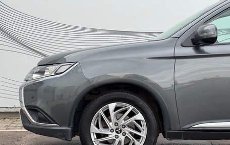 Mitsubishi Outlander III рестайлинг 3, 2018 год, 1 670 000 рублей, 2 фотография