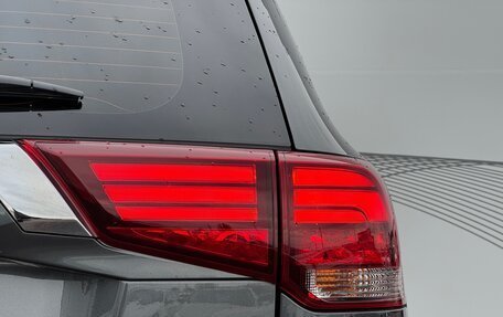 Mitsubishi Outlander III рестайлинг 3, 2018 год, 1 670 000 рублей, 8 фотография