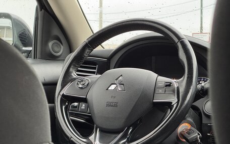 Mitsubishi Outlander III рестайлинг 3, 2018 год, 1 670 000 рублей, 11 фотография