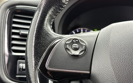 Mitsubishi Outlander III рестайлинг 3, 2018 год, 1 670 000 рублей, 13 фотография