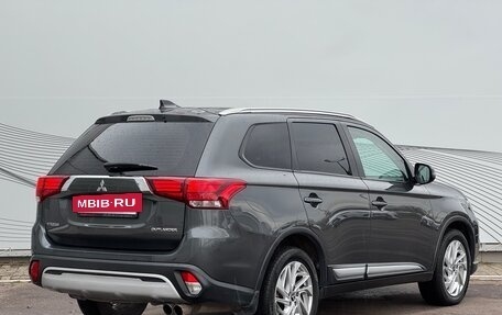 Mitsubishi Outlander III рестайлинг 3, 2018 год, 1 670 000 рублей, 9 фотография