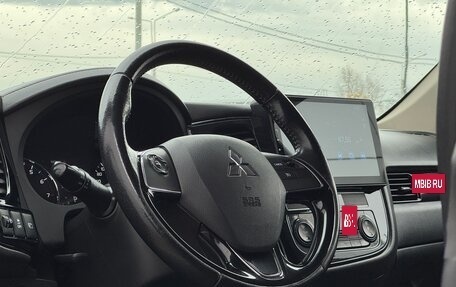 Mitsubishi Outlander III рестайлинг 3, 2018 год, 1 670 000 рублей, 10 фотография