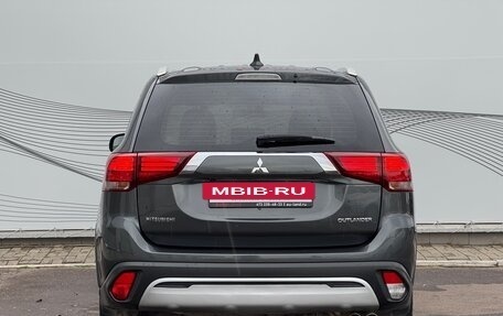 Mitsubishi Outlander III рестайлинг 3, 2018 год, 1 670 000 рублей, 7 фотография
