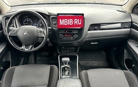 Mitsubishi Outlander III рестайлинг 3, 2018 год, 1 670 000 рублей, 12 фотография