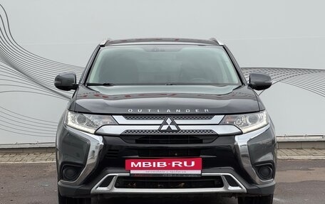 Mitsubishi Outlander III рестайлинг 3, 2018 год, 1 670 000 рублей, 3 фотография