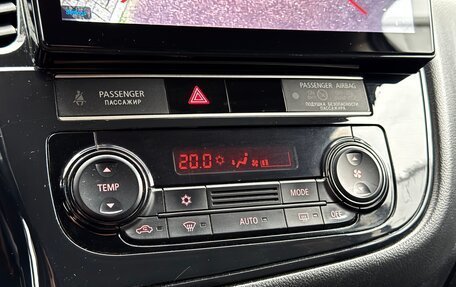 Mitsubishi Outlander III рестайлинг 3, 2018 год, 1 670 000 рублей, 19 фотография