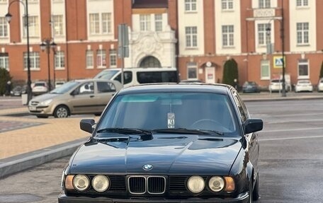 BMW 5 серия, 1990 год, 300 000 рублей, 1 фотография