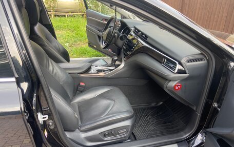 Toyota Camry, 2018 год, 2 350 000 рублей, 8 фотография