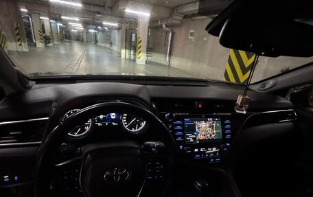 Toyota Camry, 2019 год, 3 050 000 рублей, 8 фотография