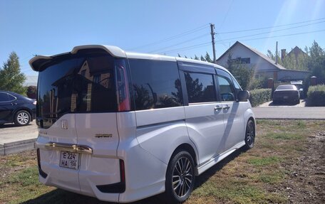 Honda Stepwgn IV, 2016 год, 1 990 000 рублей, 3 фотография