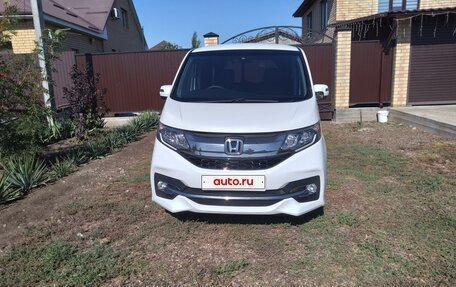 Honda Stepwgn IV, 2016 год, 1 990 000 рублей, 4 фотография