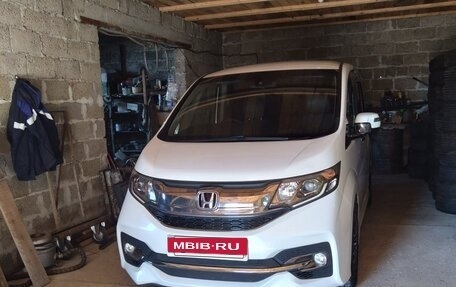 Honda Stepwgn IV, 2016 год, 1 990 000 рублей, 14 фотография