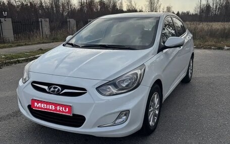Hyundai Solaris II рестайлинг, 2011 год, 600 000 рублей, 1 фотография