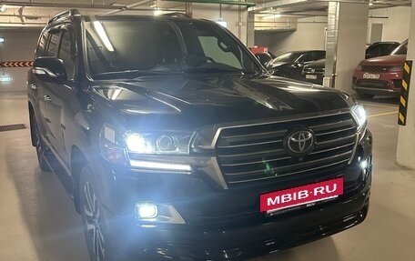 Toyota Land Cruiser 200, 2018 год, 6 000 000 рублей, 2 фотография