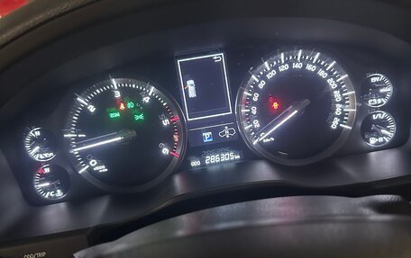 Toyota Land Cruiser 200, 2018 год, 6 000 000 рублей, 9 фотография