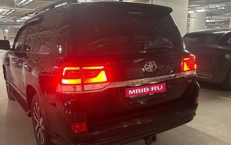 Toyota Land Cruiser 200, 2018 год, 6 000 000 рублей, 4 фотография