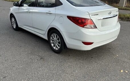 Hyundai Solaris II рестайлинг, 2011 год, 600 000 рублей, 2 фотография
