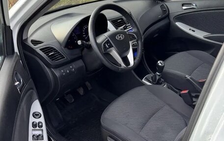 Hyundai Solaris II рестайлинг, 2011 год, 600 000 рублей, 6 фотография