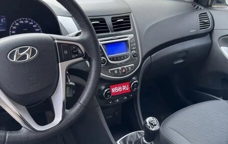 Hyundai Solaris II рестайлинг, 2011 год, 600 000 рублей, 7 фотография