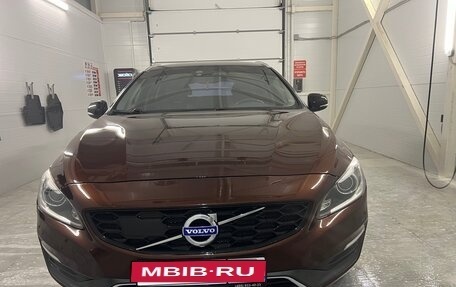 Volvo V60 Cross Country II, 2015 год, 1 850 000 рублей, 1 фотография