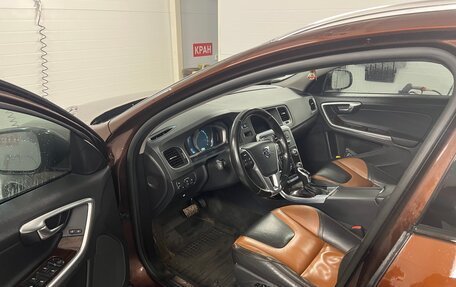 Volvo V60 Cross Country II, 2015 год, 1 850 000 рублей, 6 фотография