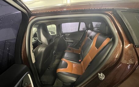 Volvo V60 Cross Country II, 2015 год, 1 850 000 рублей, 8 фотография