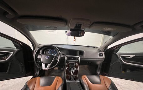 Volvo V60 Cross Country II, 2015 год, 1 850 000 рублей, 10 фотография