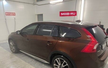 Volvo V60 Cross Country II, 2015 год, 1 850 000 рублей, 3 фотография