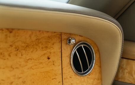 Bentley Azure II, 1997 год, 14 000 000 рублей, 35 фотография