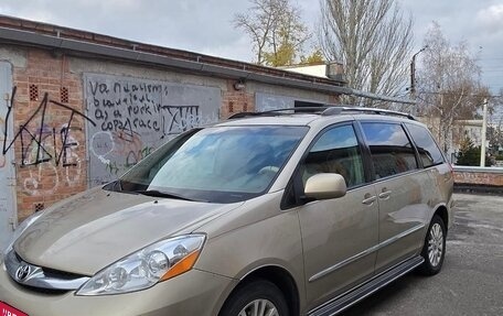 Toyota Sienna II рестайлинг, 2008 год, 1 450 000 рублей, 1 фотография