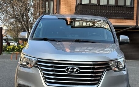 Hyundai Grand Starex Grand Starex I рестайлинг 2, 2019 год, 3 650 000 рублей, 1 фотография