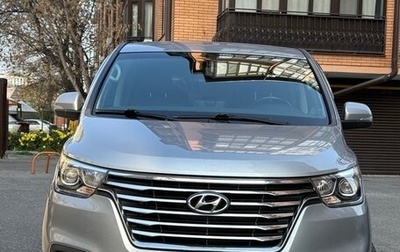Hyundai Grand Starex Grand Starex I рестайлинг 2, 2019 год, 3 650 000 рублей, 1 фотография