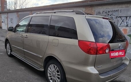 Toyota Sienna II рестайлинг, 2008 год, 1 450 000 рублей, 2 фотография