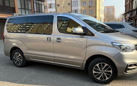 Hyundai Grand Starex Grand Starex I рестайлинг 2, 2019 год, 3 650 000 рублей, 9 фотография