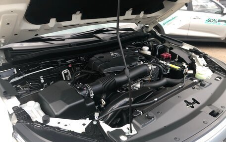 Mitsubishi Montero Sport, 2022 год, 4 400 000 рублей, 5 фотография