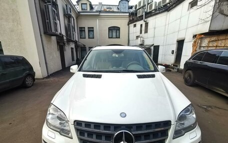 Mercedes-Benz M-Класс, 2011 год, 2 300 000 рублей, 2 фотография