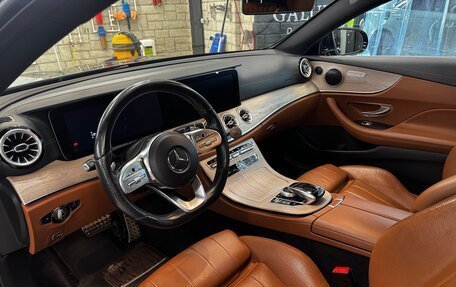 Mercedes-Benz E-Класс, 2019 год, 3 300 000 рублей, 8 фотография