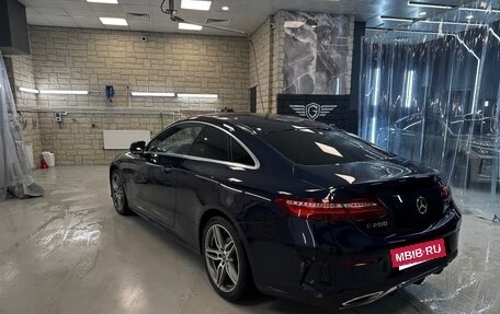 Mercedes-Benz E-Класс, 2019 год, 3 300 000 рублей, 6 фотография